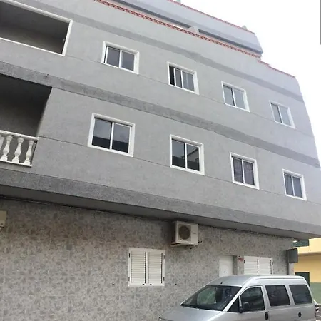 Apartmán Two Bedrooms And A Lounge 2с